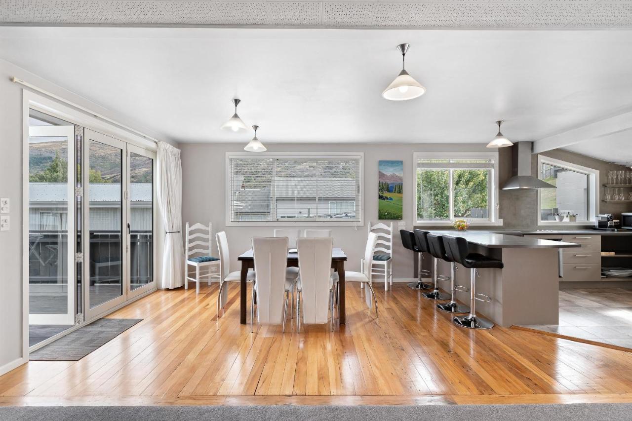 Lake And Mountain View Living Queenstown Exterior photo
