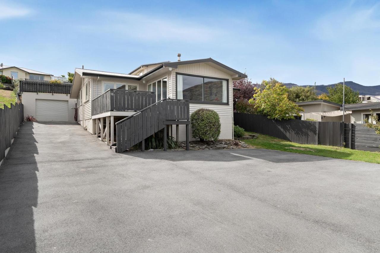 Lake And Mountain View Living Queenstown Exterior photo