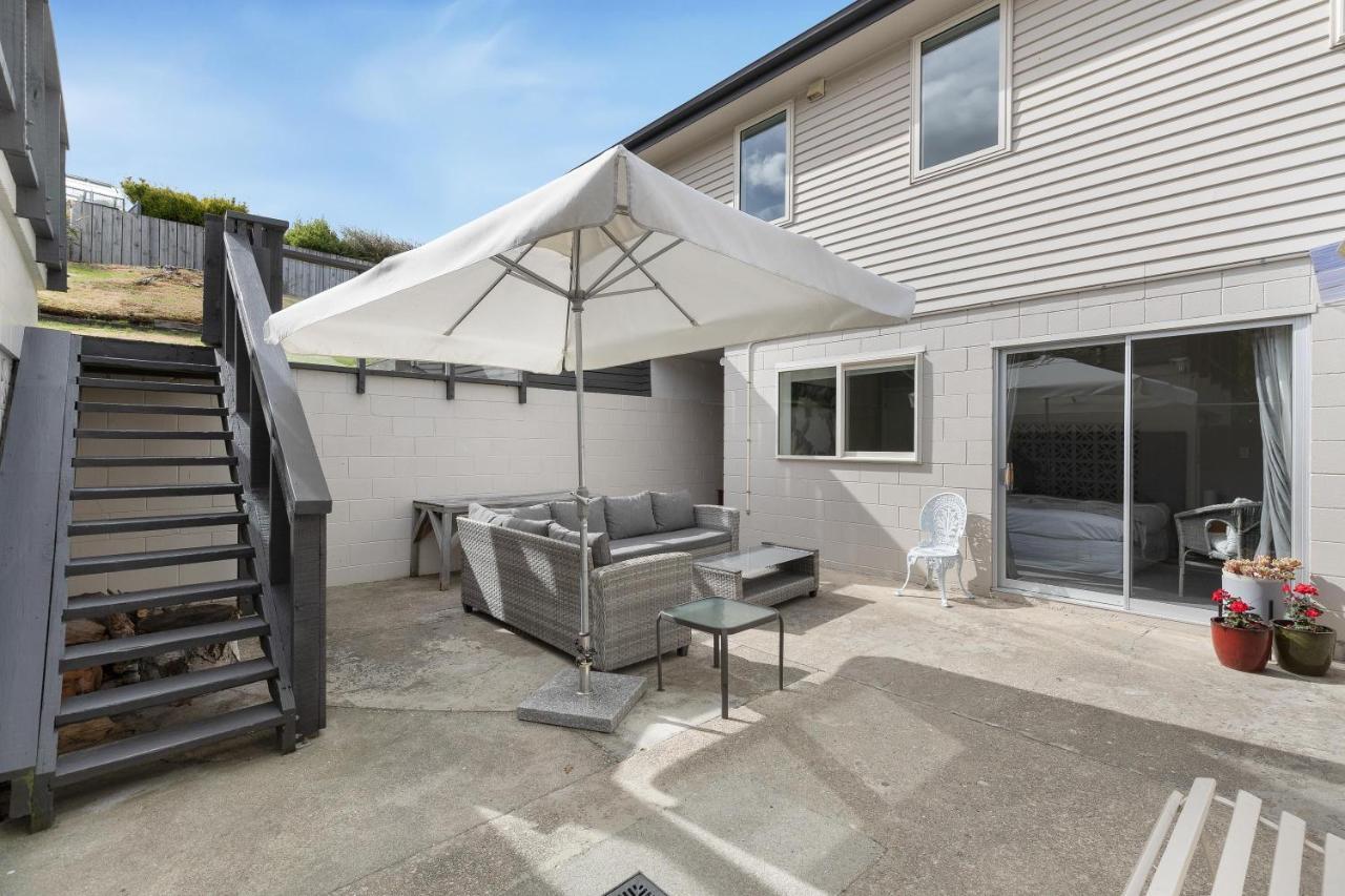 Lake And Mountain View Living Queenstown Exterior photo
