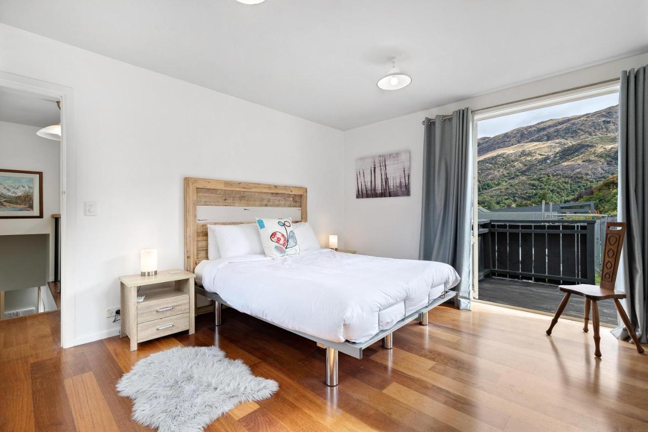 Lake And Mountain View Living Queenstown Exterior photo
