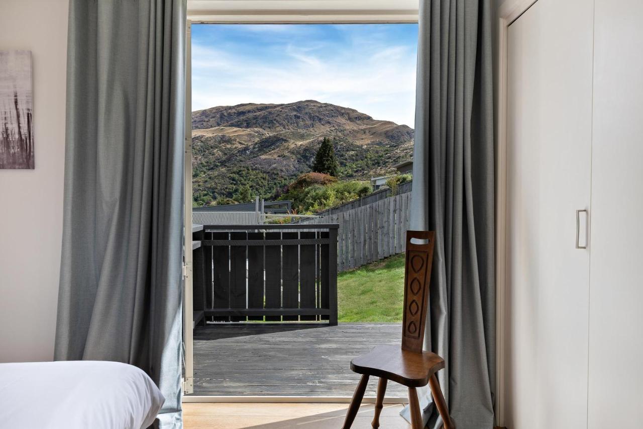 Lake And Mountain View Living Queenstown Exterior photo